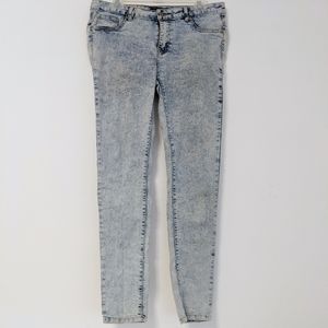 2/20 OSC Junior’s Acid Wash Light Skinny Jeggings